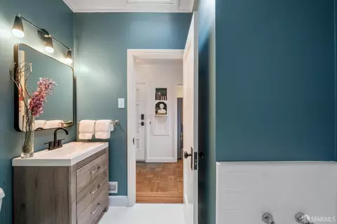 Bath - 393 Sweeny St, San Francisco, CA 94134 photo 4 of 5