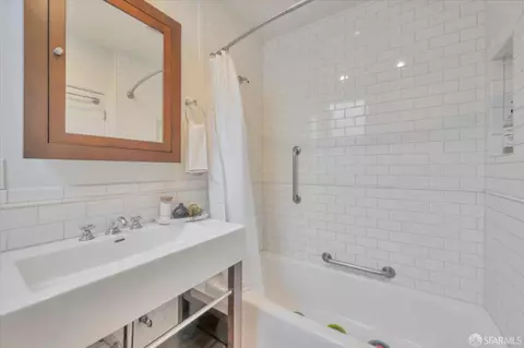 Bath - 753 Cayuga Ave, San Francisco, CA 94112 photo 2 of 4