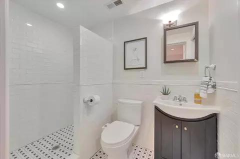Bath - 753 Cayuga Ave, San Francisco, CA 94112 photo 4 of 4