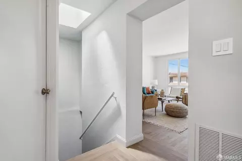 Entry Way - 2422 45th Ave, San Francisco, CA 94116 photo 2 of 5