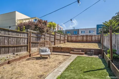 Exterior - 2422 45th Ave, San Francisco, CA 94116 photo 3 of 7