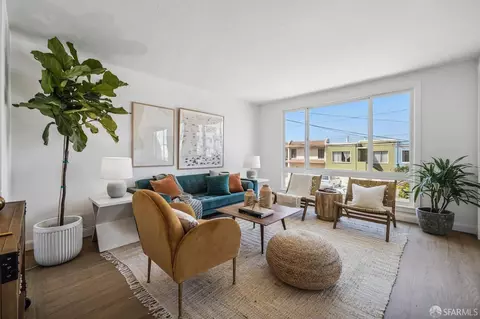 Living - 2422 45th Ave, San Francisco, CA 94116 photo 2 of 6