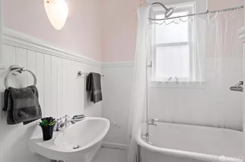 Bath - 1509 Sanchez St, San Francisco, CA 94131 photo 3 of 3