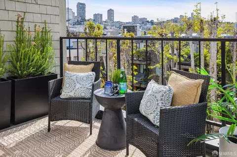 Exterior - 33 Midway St #302, San Francisco, CA 94133 photo 2 of 12