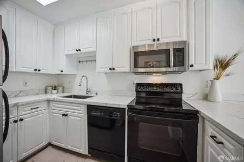 Kitchen - 33 Midway St #302, San Francisco, CA 94133 photo 2 of 3