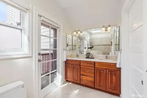 Bath - 1010 14th St, San Francisco, CA 94114 photo 3 of 6
