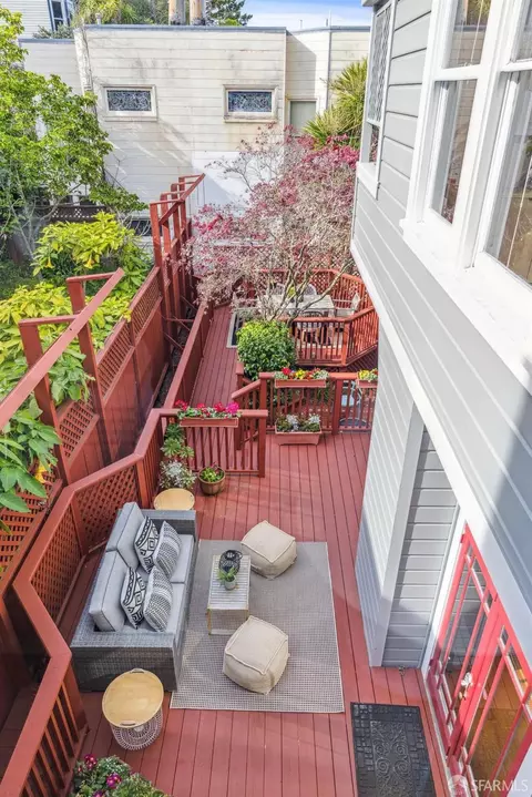 Exterior - 1010 14th St, San Francisco, CA 94114 photo 2 of 13