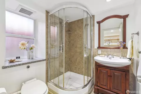 Bath - 1010 14th St, San Francisco, CA 94114 photo 6 of 6