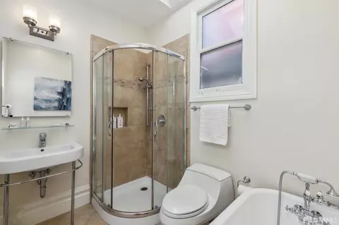 Bath - 1010 14th St, San Francisco, CA 94114 photo 4 of 6