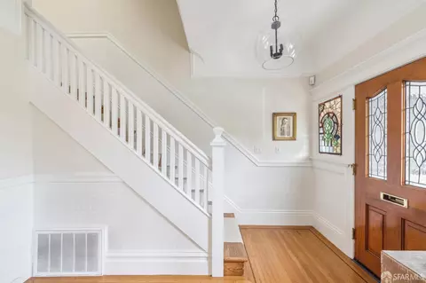 Entry Way - 1010 14th St, San Francisco, CA 94114 photo 2 of 3