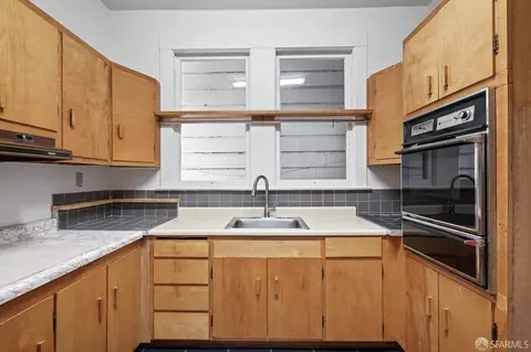 Kitchen - 1107 Broadway, San Francisco, CA 94109 photo 4 of 5