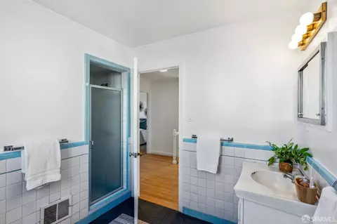 Bath - 45 Romain St, San Francisco, CA 94114 photo 2 of 2