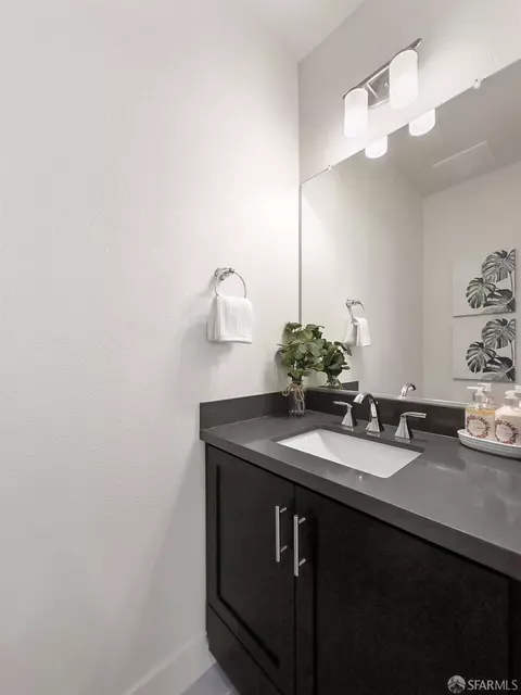 Bath - 635 Alamo Ct, Mountain View, CA 94043 photo 1 of 3