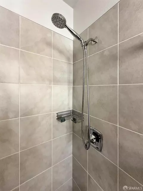 Bath - 635 Alamo Ct, Mountain View, CA 94043 photo 3 of 3