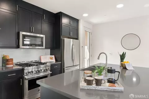Kitchen - 635 Alamo Ct, Mountain View, CA 94043 photo 4 of 6