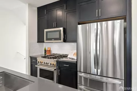 Kitchen - 635 Alamo Ct, Mountain View, CA 94043 photo 5 of 6