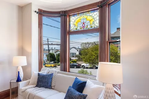 Living - 418 45th Ave, San Francisco, CA 94121 photo 2 of 5