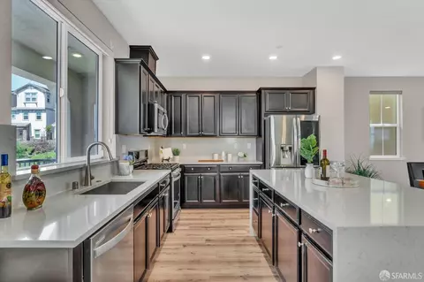 1301 Antonella Pl, Hayward, CA 94541 photo 2