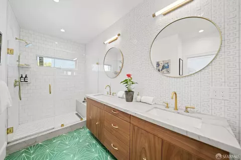Bath - 2524 19th St, San Francisco, CA 94110 photo 3 of 5