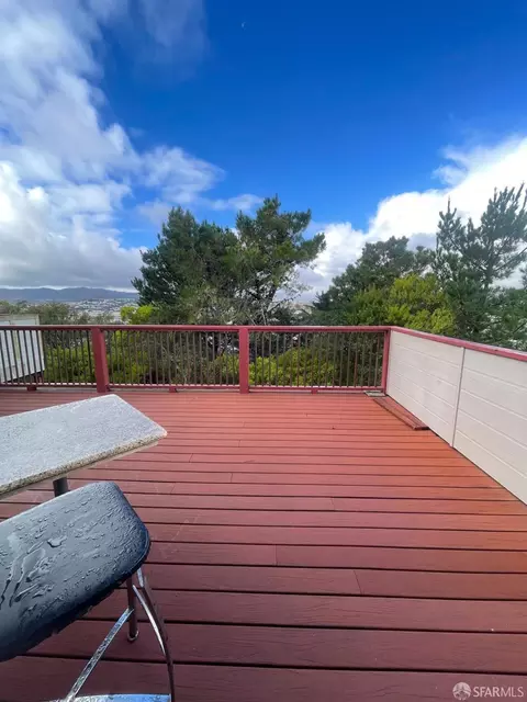 9 Carpenter Ct, San Francisco, CA 94124 photo 2
