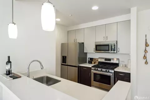 Kitchen - 555 Bartlett St #306, San Francisco, CA 94110 photo 4 of 4