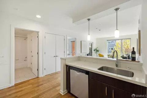 Kitchen - 555 Bartlett St #306, San Francisco, CA 94110 photo 2 of 4