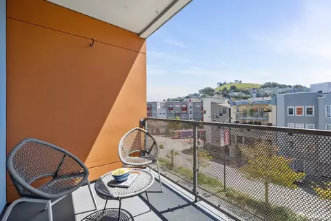 Exterior - 555 Bartlett St #306, San Francisco, CA 94110 photo 1 of 5