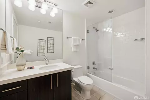 Bath - 555 Bartlett St #306, San Francisco, CA 94110 photo 1 of 2
