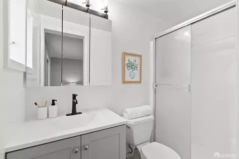 Bath - 2670 45th Ave, San Francisco, CA 94116 photo 3 of 3