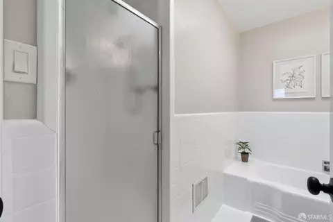 Bath - 2670 45th Ave, San Francisco, CA 94116 photo 2 of 3