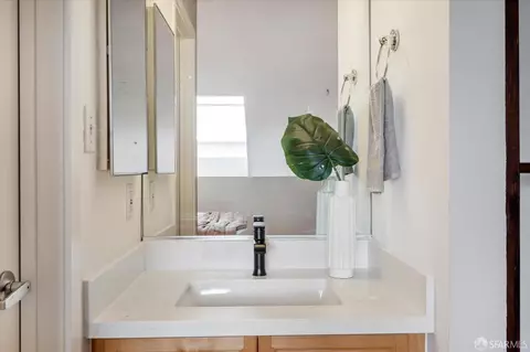 Bath - 2068 3rd St #17, San Francisco, CA 94107 photo 4 of 5