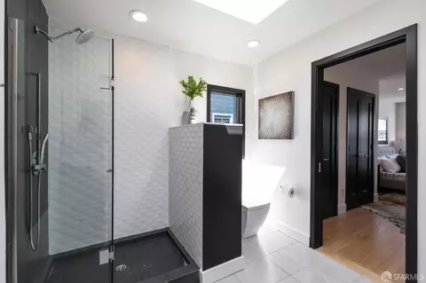 Bath - 477 Hickory St, San Francisco, CA 94102 photo 4 of 4