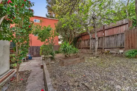 Exterior - 263 Athol Ave, Oakland, CA 94606 photo 6 of 7