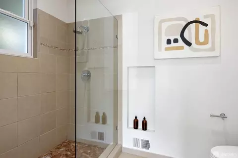 Bath - 878 Shotwell St, San Francisco, CA 94110 photo 6 of 6