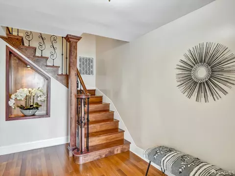 Entry Way - 579 23rd Ave, San Francisco, CA 94121 photo 1 of 5