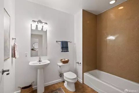 Bath - 428 Alice St #706, Oakland, CA 94607 photo 2 of 2
