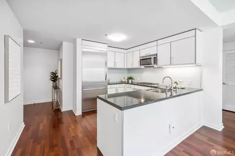 Kitchen - 301 Main St #7A, San Francisco, CA 94105 photo 2 of 8