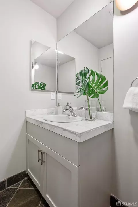 Bath - 88 Hoff St #209, San Francisco, CA 94110 photo 2 of 4