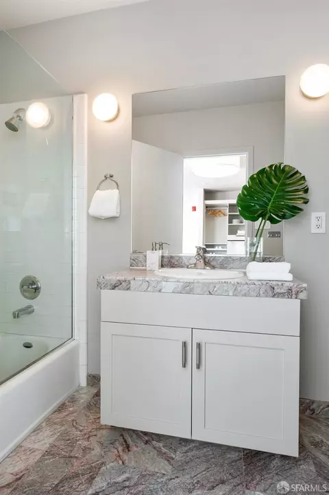 Bath - 88 Hoff St #209, San Francisco, CA 94110 photo 4 of 4
