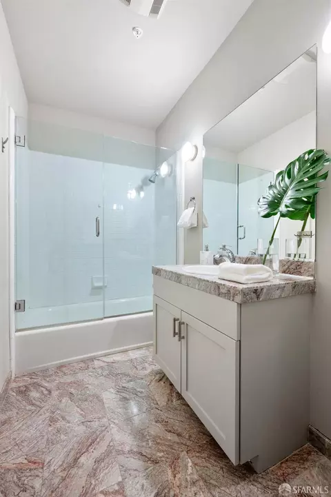 Bath - 88 Hoff St #209, San Francisco, CA 94110 photo 3 of 4