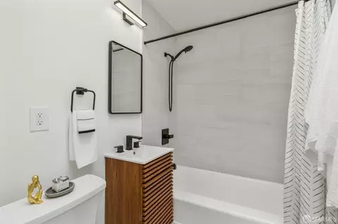 Bath - 1819 47th Ave, San Francisco, CA 94122 photo 1 of 2