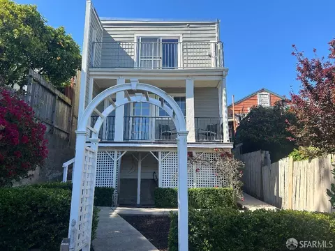 Exterior - 341 Valley St, San Francisco, CA 94114 photo 4 of 6