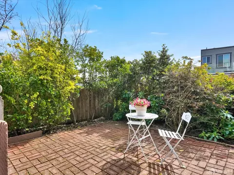 Exterior - 341 Valley St, San Francisco, CA 94114 photo 3 of 6