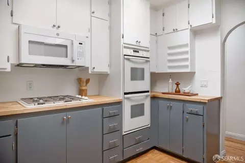 Kitchen - 2351 46th Ave, San Francisco, CA 94116 photo 5 of 6