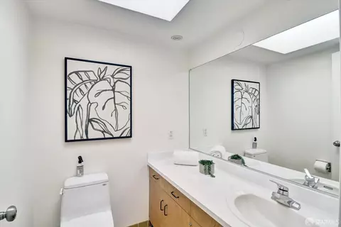 Bath - 1969 Pine St, San Francisco, CA 94109 photo 2 of 2