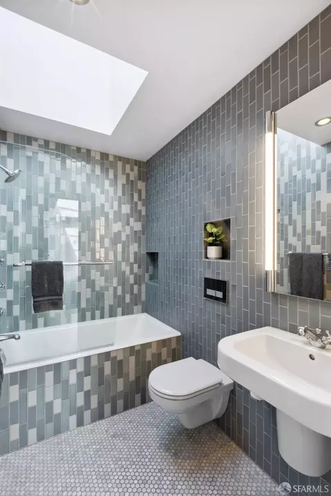 Bath - 40 Costa St, San Francisco, CA 94110 photo 1 of 3