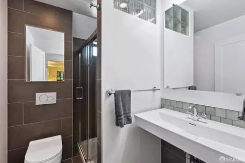 Bath - 40 Costa St, San Francisco, CA 94110 photo 3 of 3