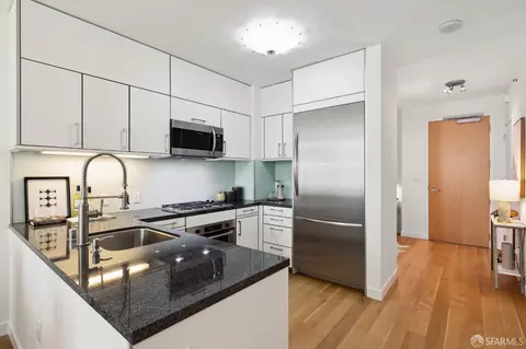 Kitchen - 333 Main St #5K, San Francisco, CA 94105 photo 2 of 3