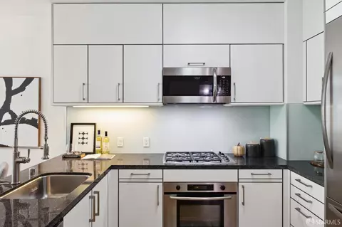 Kitchen - 333 Main St #5K, San Francisco, CA 94105 photo 3 of 3