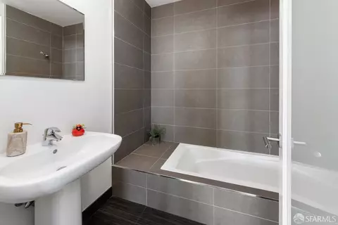 944 S Van Ness Ave, San Francisco, CA 94110 photo 28